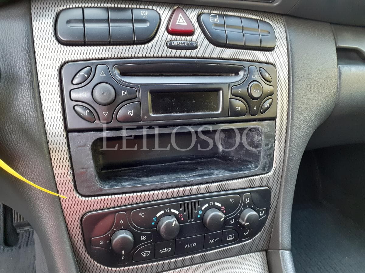 Mercedes-Benz C220 CDI Sport · Ano 2002 — imagem 14