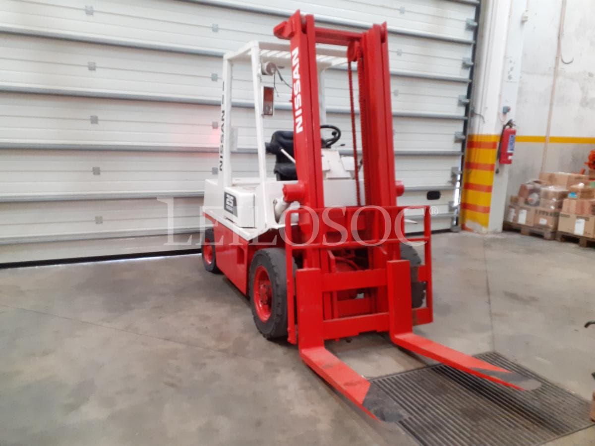 Empilhador Nissan 25 — imagem 2