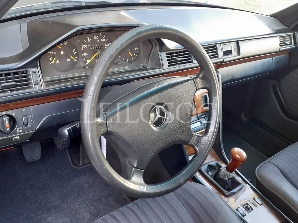 Mercedes-Benz E200 · Ano 1991 XQ-57-14 — imagem 10