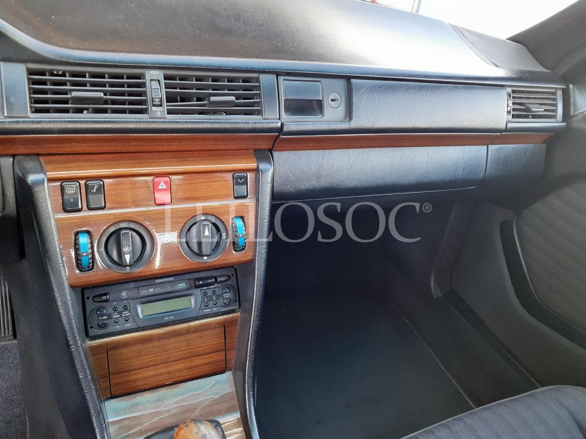 Mercedes-Benz E200 · Ano 1991 XQ-57-14 — imagem 12