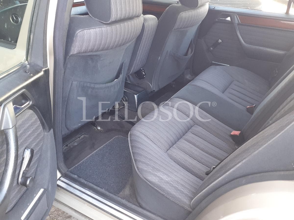 Mercedes-Benz E200 · Ano 1991 XQ-57-14 — imagem 16