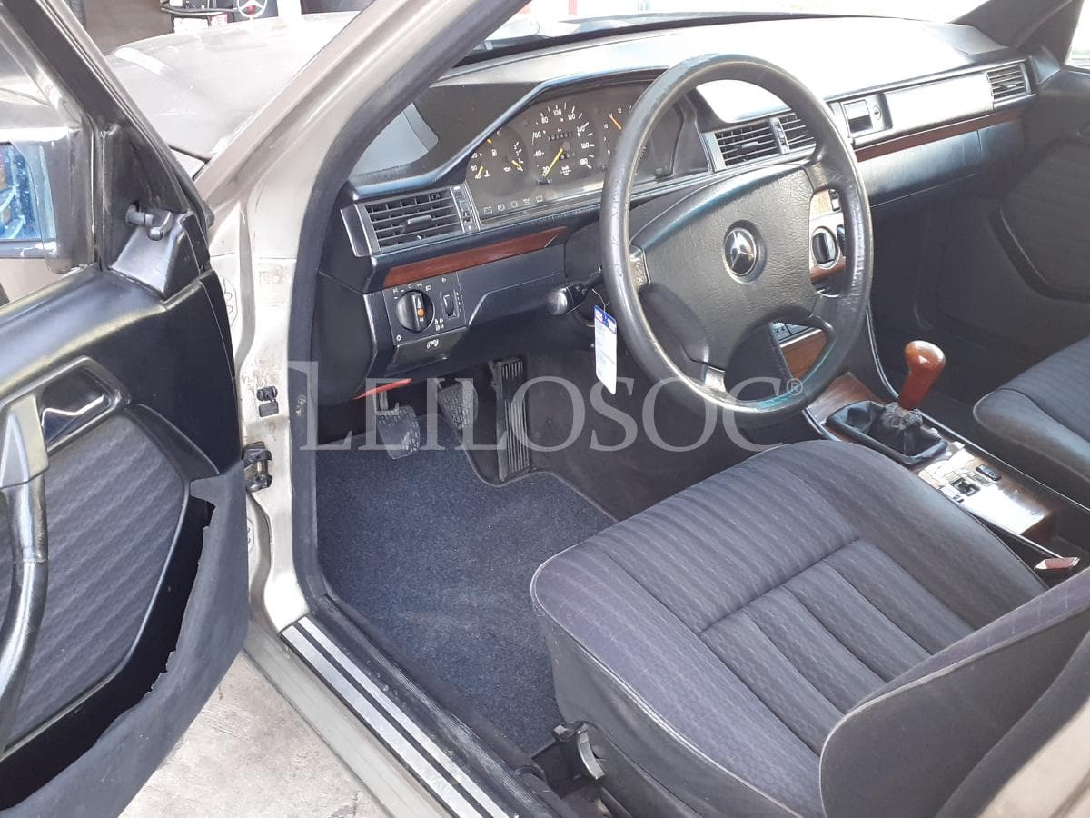 Mercedes-Benz E200 · Ano 1991 XQ-57-14 — imagem 7