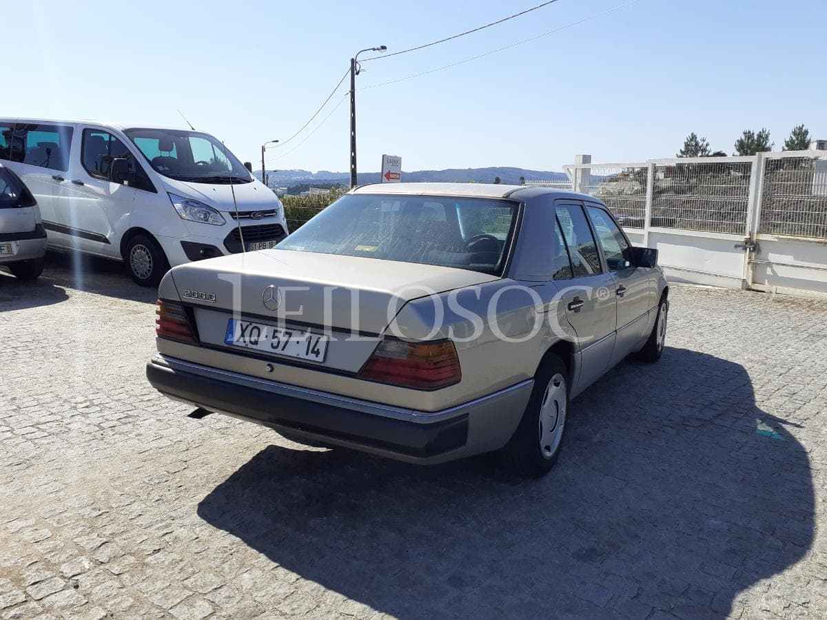 Mercedes-Benz E200 · Ano 1991 XQ-57-14 — imagem 4