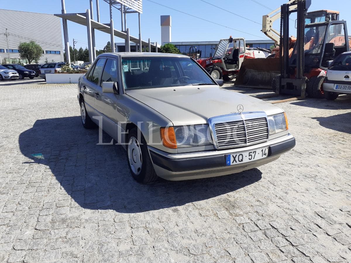 Mercedes-Benz E200 · Ano 1991 XQ-57-14 — imagem 1