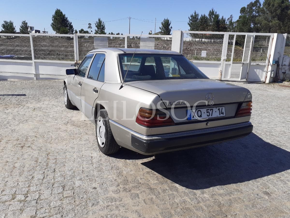 Mercedes-Benz E200 · Ano 1991 XQ-57-14 — imagem 6