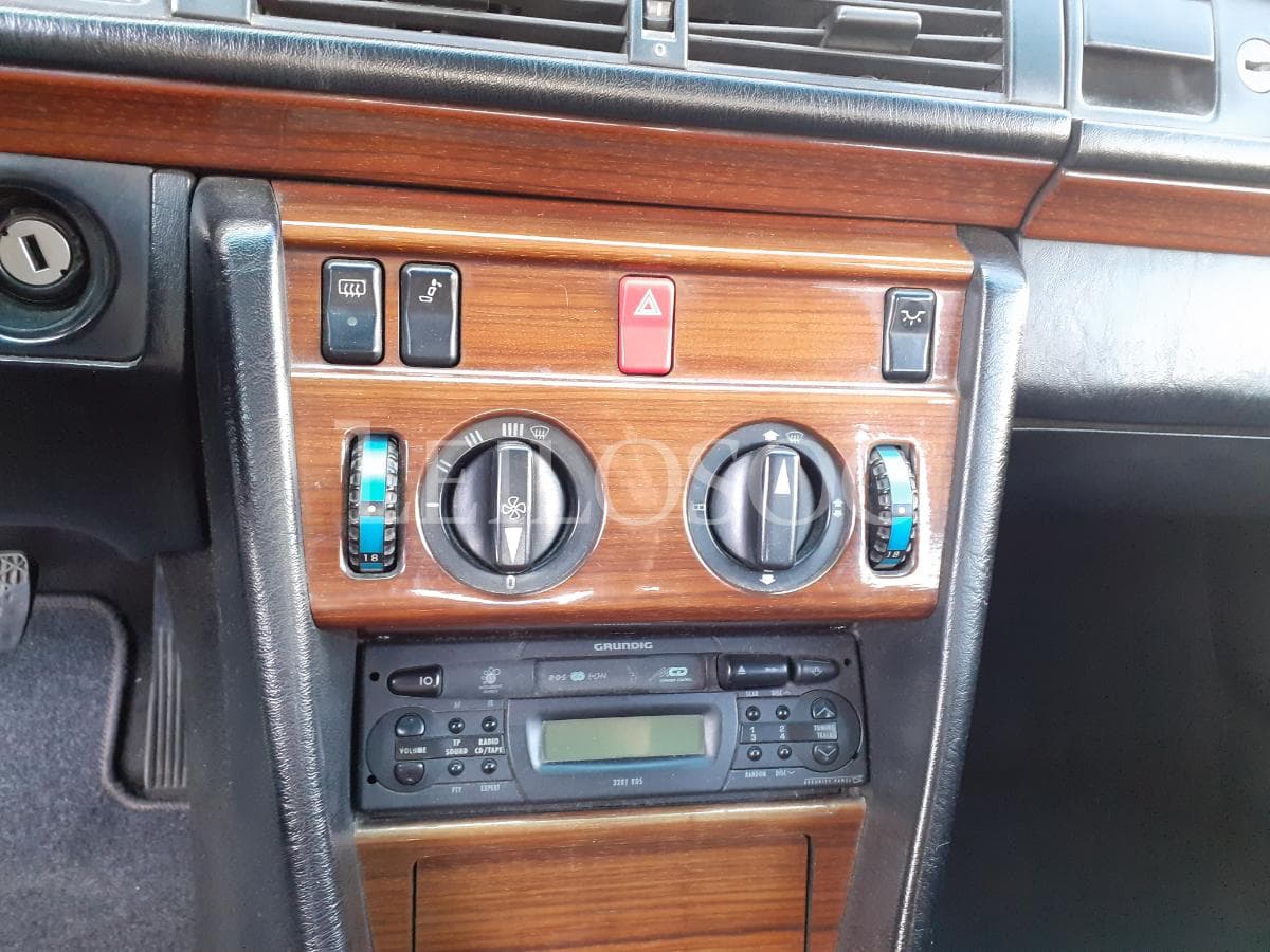 Mercedes-Benz E200 · Ano 1991 XQ-57-14 — imagem 11