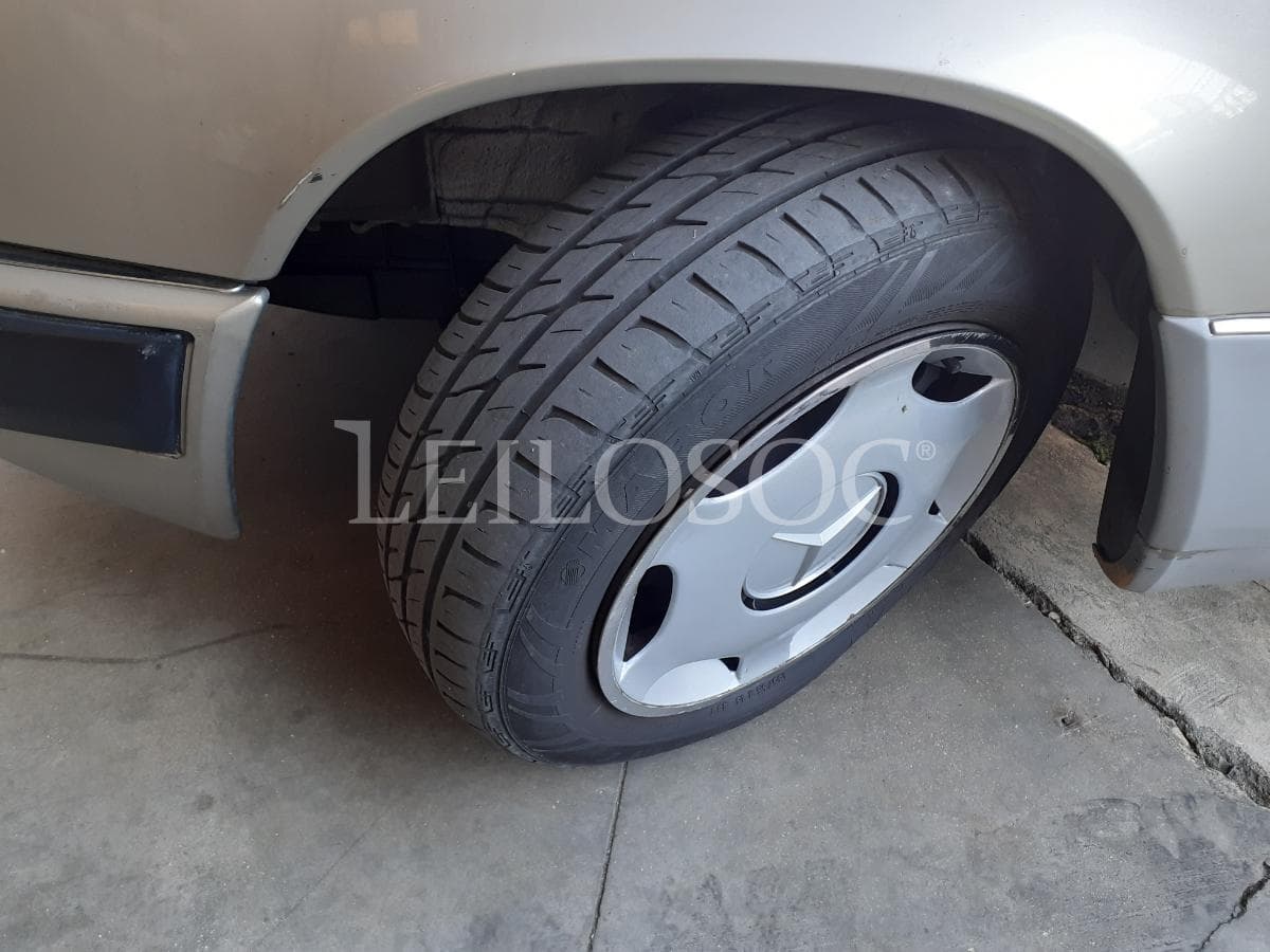 Mercedes-Benz E200 · Ano 1991 XQ-57-14 — imagem 19