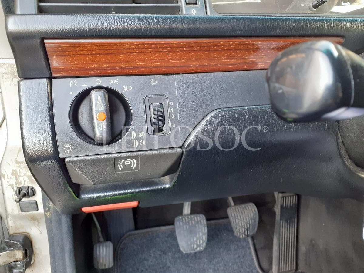 Mercedes-Benz E200 · Ano 1991 XQ-57-14 — imagem 15
