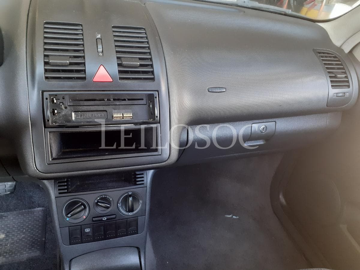 Volkswagen Polo 1.0 · Ano 2002 — imagem 13