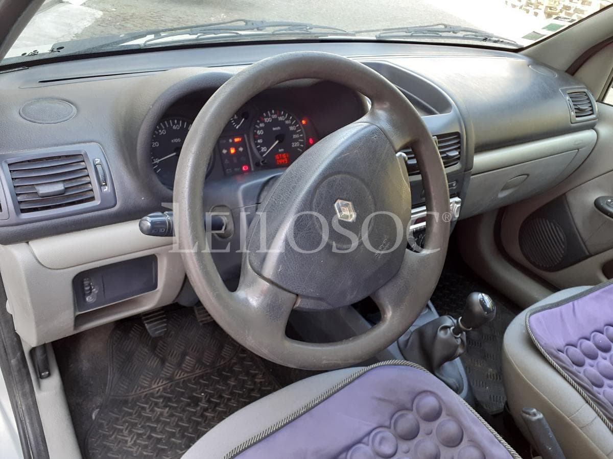 Renault Clio · Ano 2001 — imagem 10