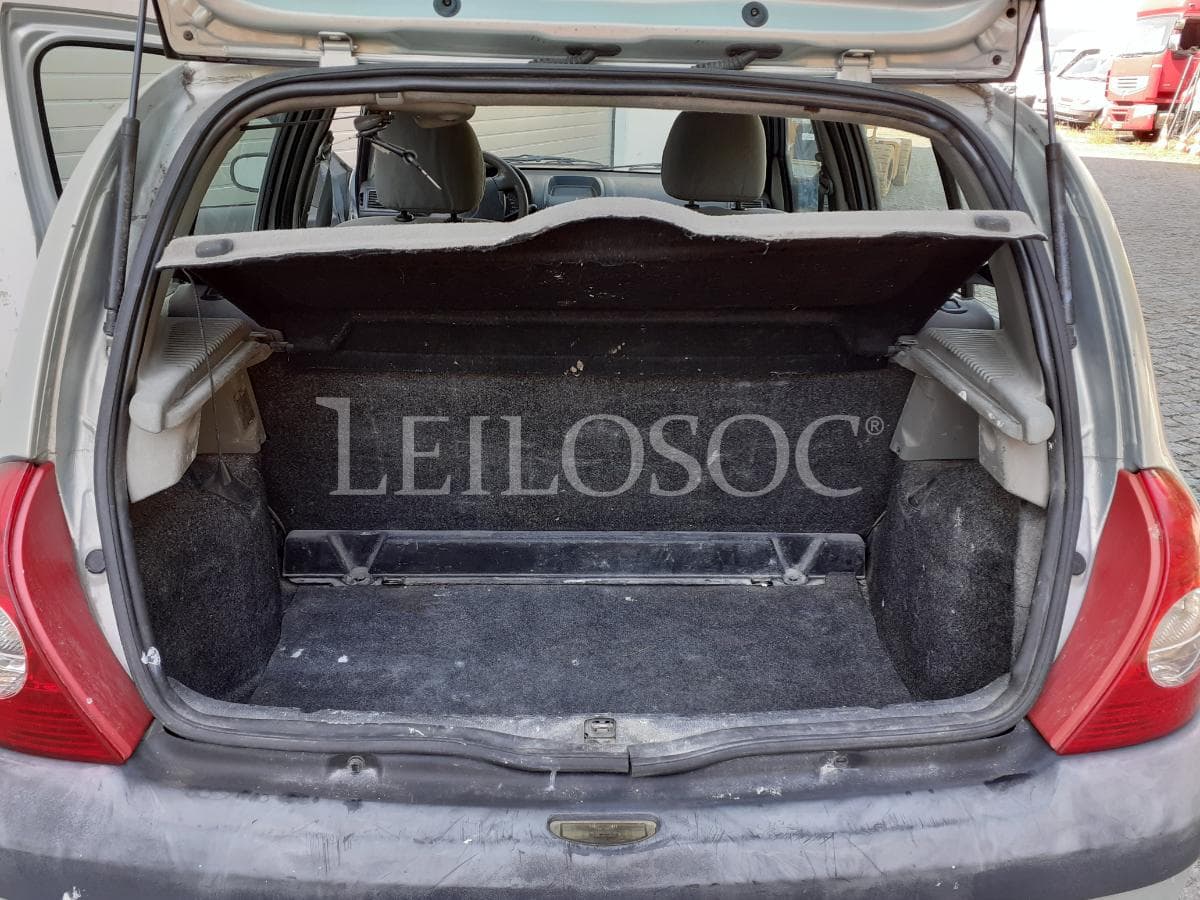 Renault Clio · Ano 2001 — imagem 15