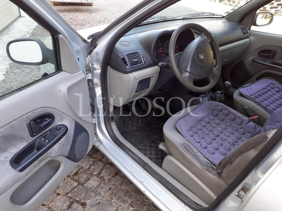 Renault Clio · Ano 2001 — imagem 7