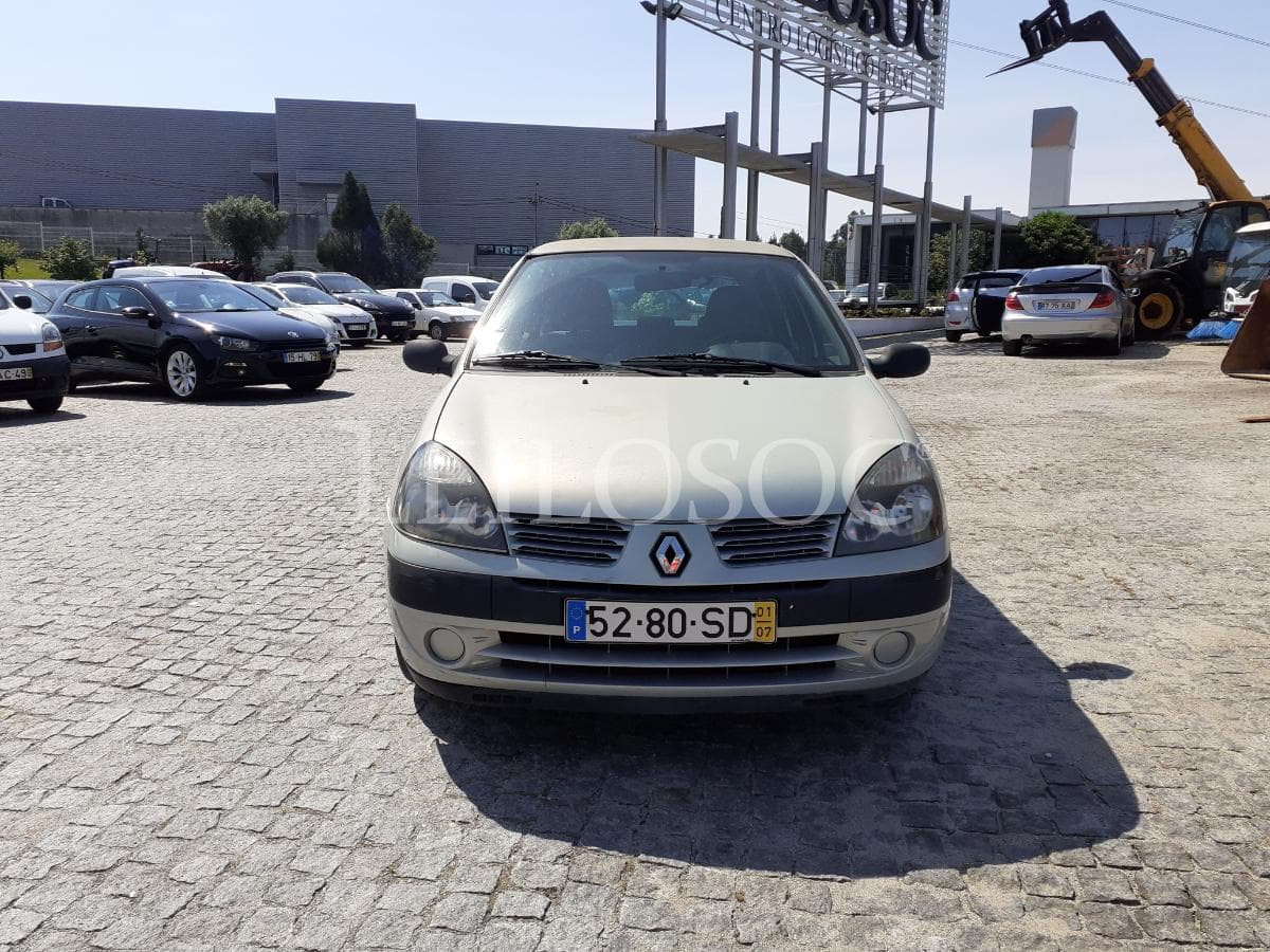 Renault Clio · Ano 2001 — imagem 2