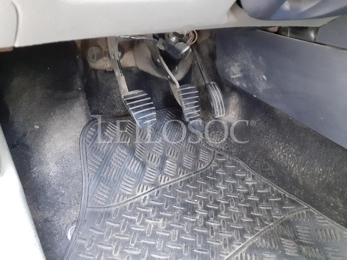 Renault Clio · Ano 2001 — imagem 8