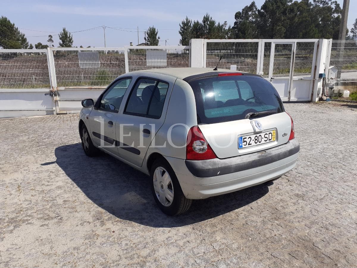 Renault Clio · Ano 2001 — imagem 4