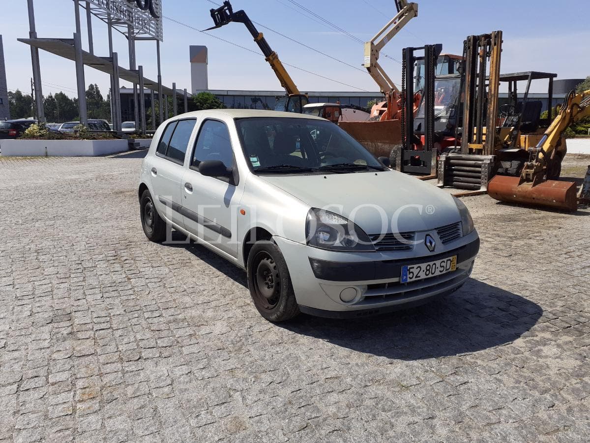 Renault Clio · Ano 2001