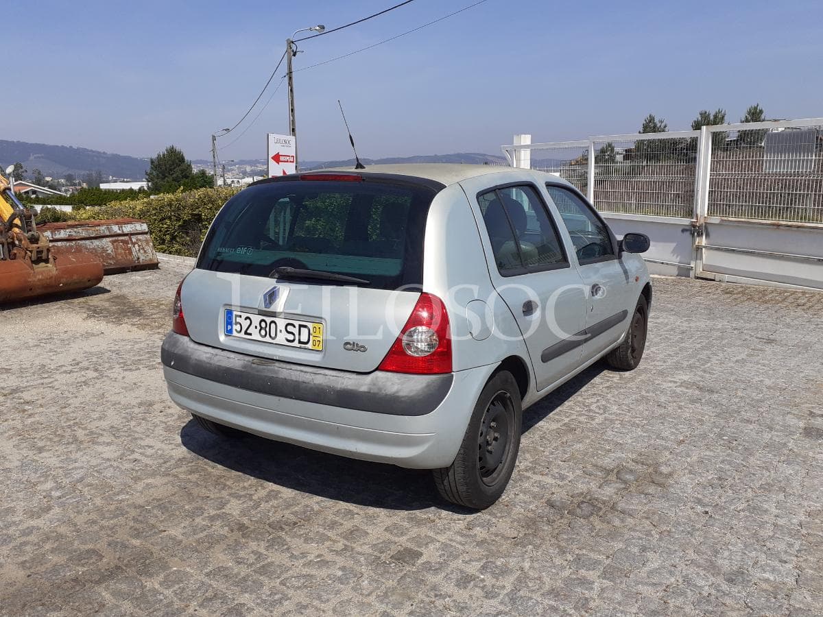 Renault Clio · Ano 2001 — imagem 6