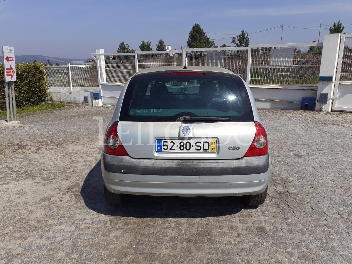 Renault Clio · Ano 2001 — imagem 5