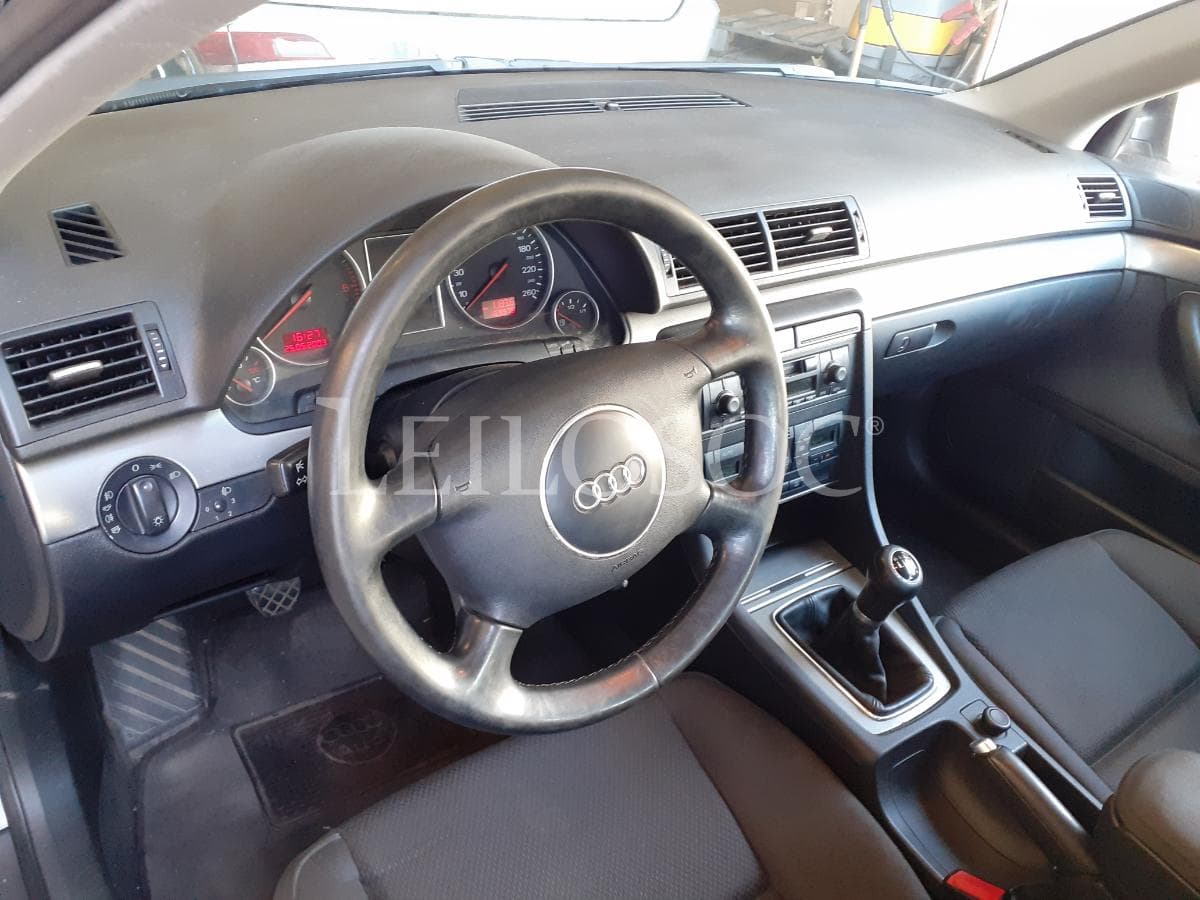Audi A4 1.9 TDI · Ano 2002 — image 10