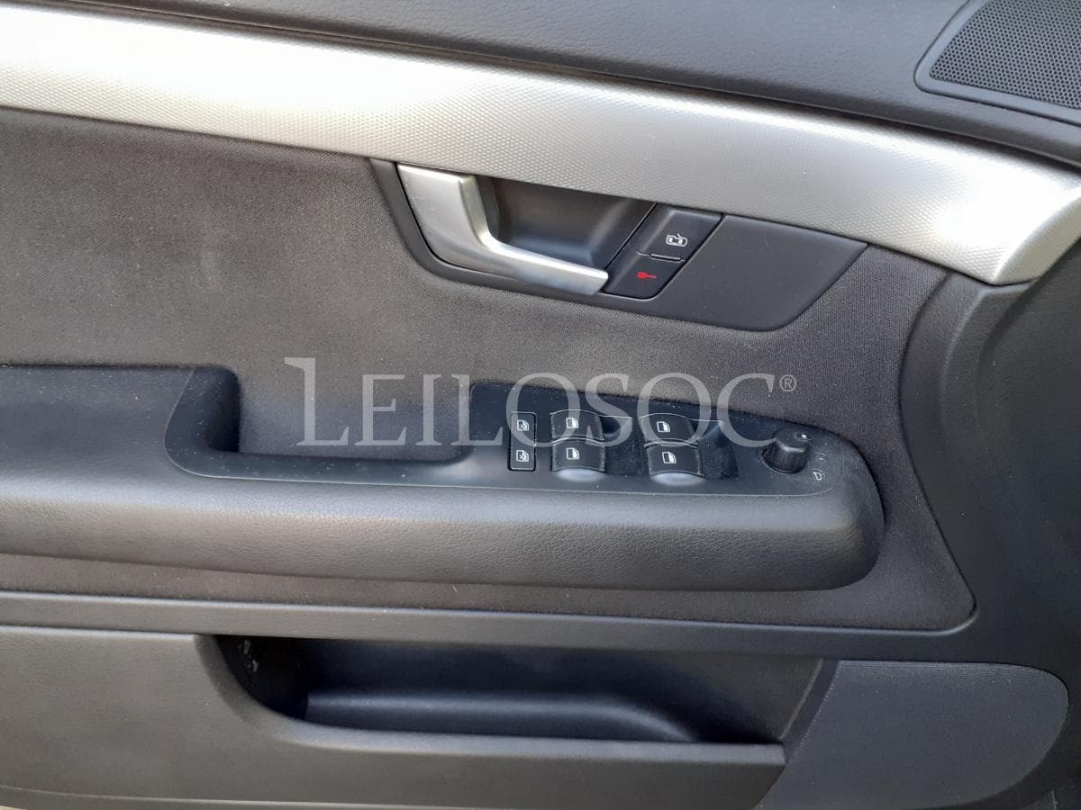 Audi A4 1.9 TDI · Ano 2002 — image 9