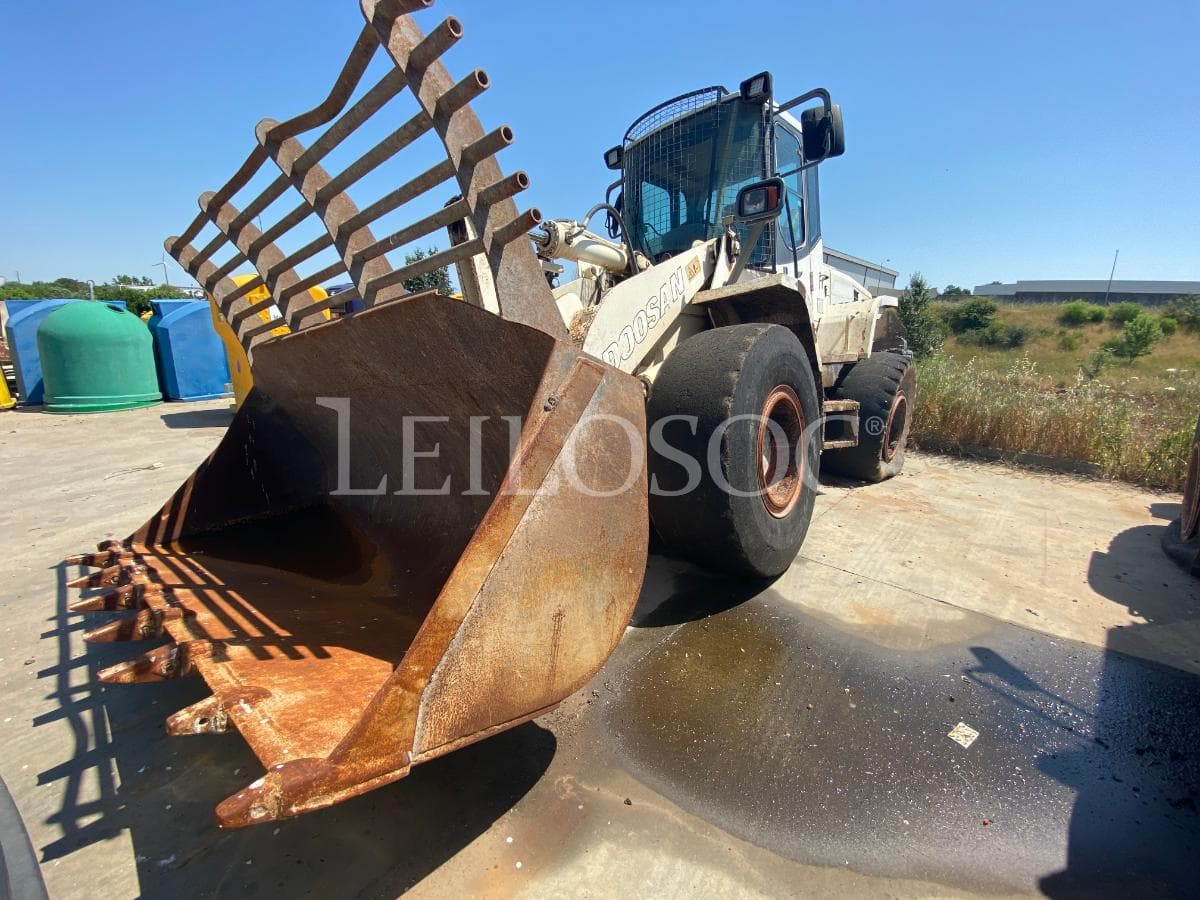 Pá carregadora DOOSAN — imagen 2