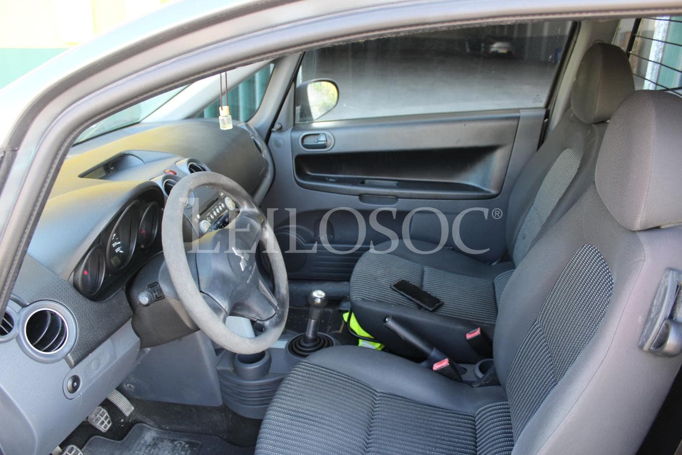 Mitsubishi Colt — image 11