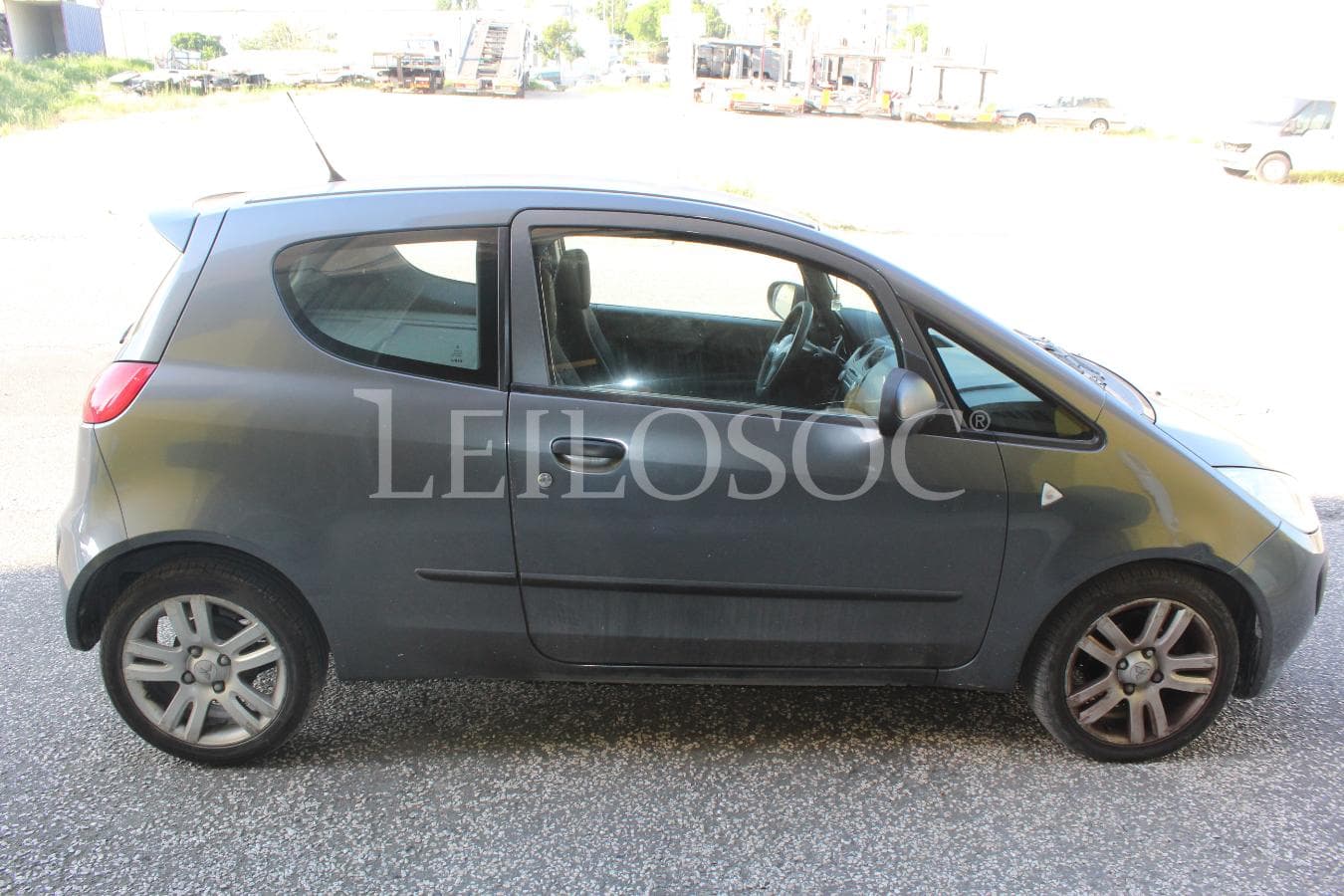 Mitsubishi Colt — image 12