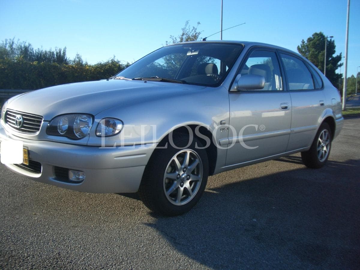 Toyota Corolla Liftback 1.4 VVTI · 16v · 95cv · Ano 2000 — image 1