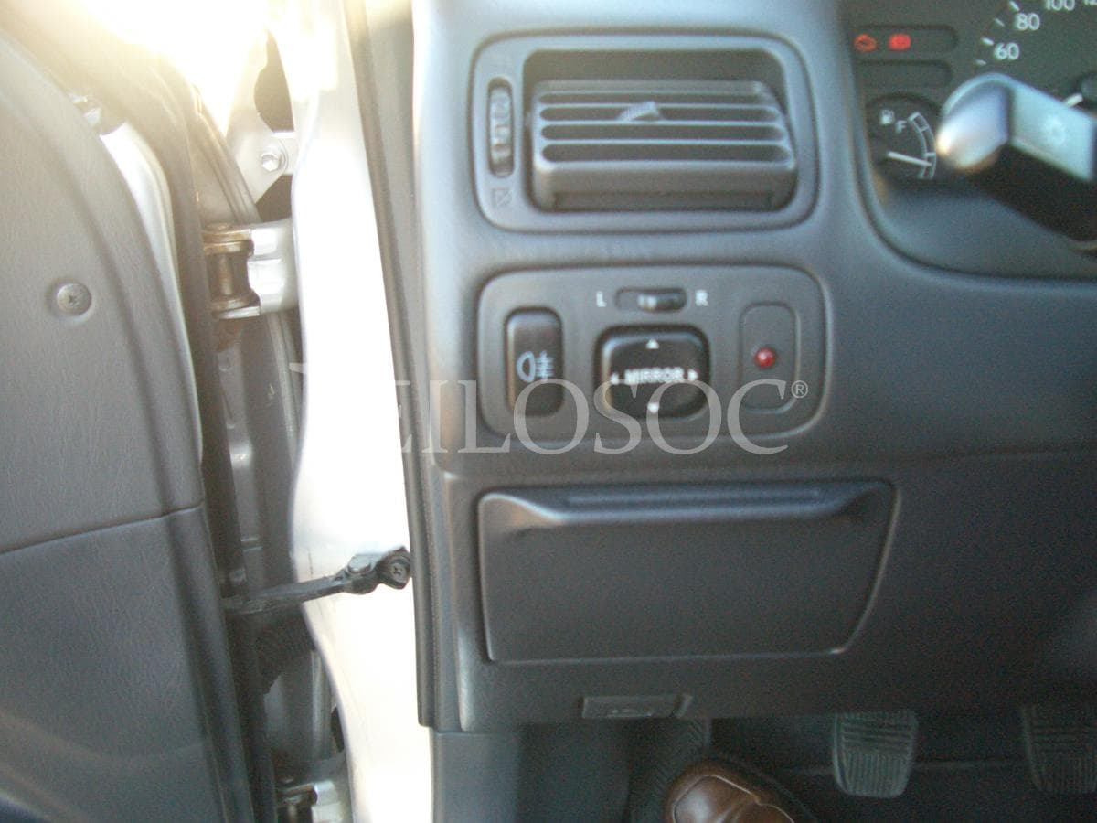Toyota Corolla Liftback 1.4 VVTI · 16v · 95cv · Ano 2000 — image 11