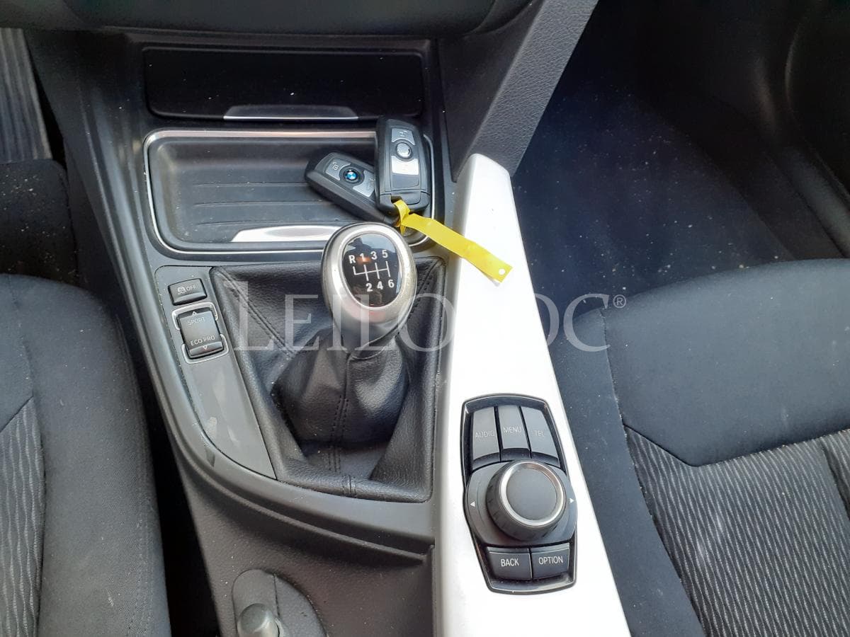 BMW 316 D Touring · Ano 2013 — imagem 14