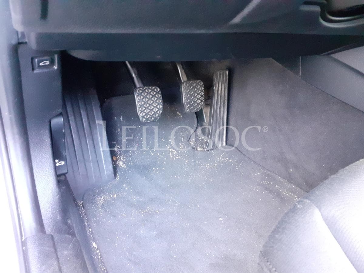 BMW 316 D Touring · Ano 2013 — imagem 8