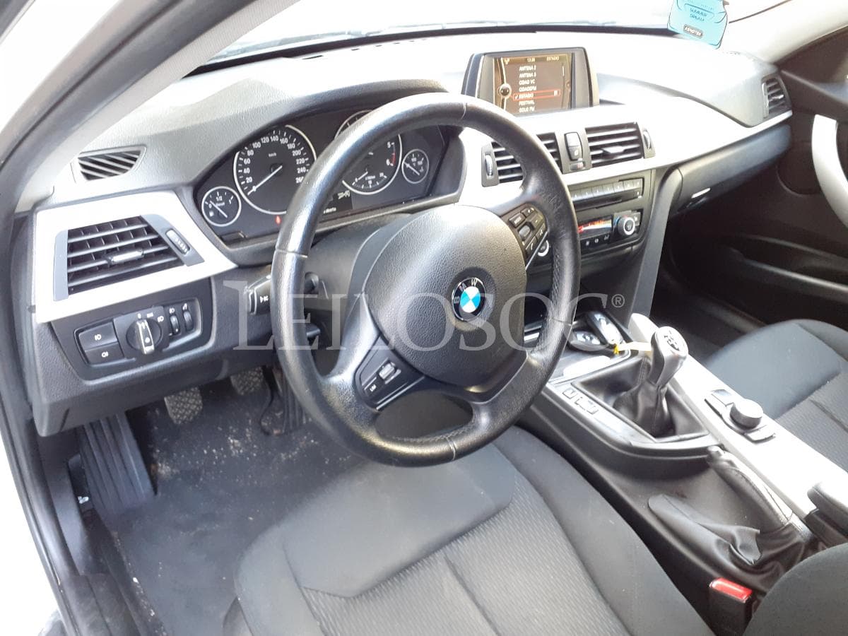 BMW 316 D Touring · Ano 2013 — imagem 10