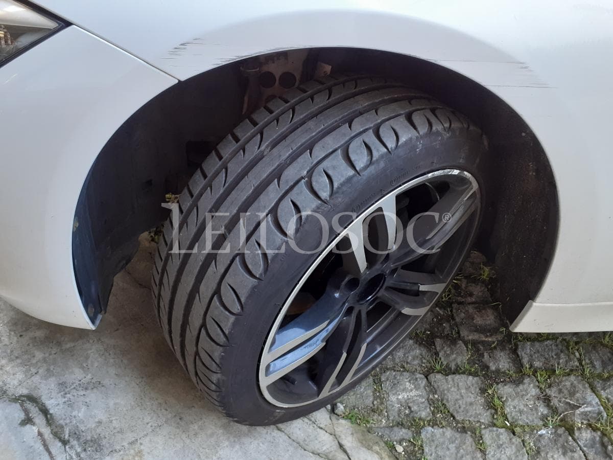 BMW 316 D Touring · Ano 2013 — imagem 19