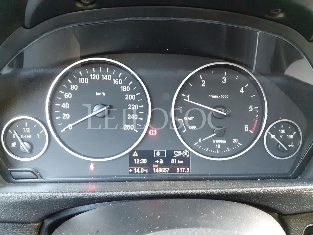 BMW 316 D Touring · Ano 2013 — imagem 12