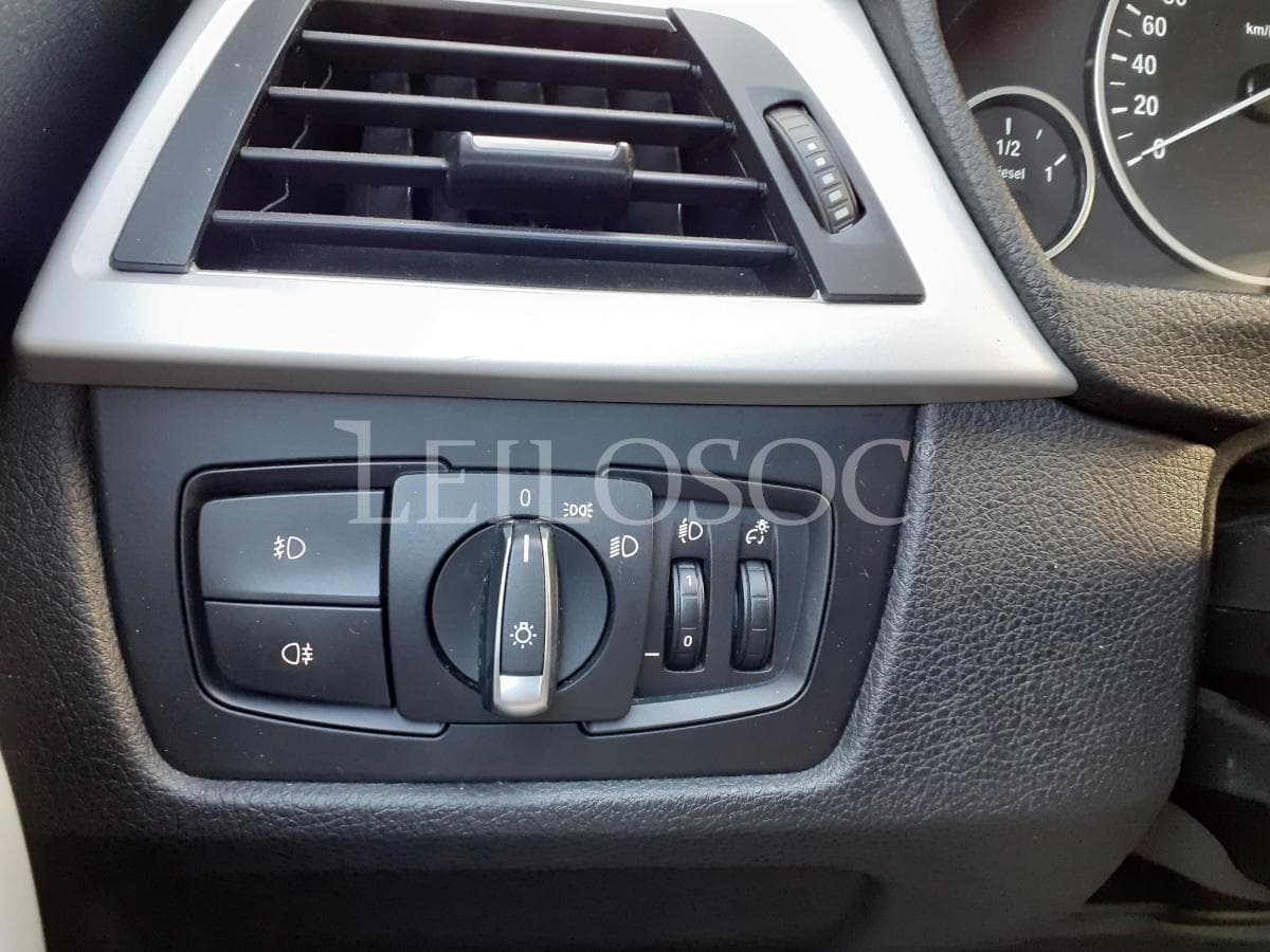 BMW 316 D Touring · Ano 2013 — imagem 13