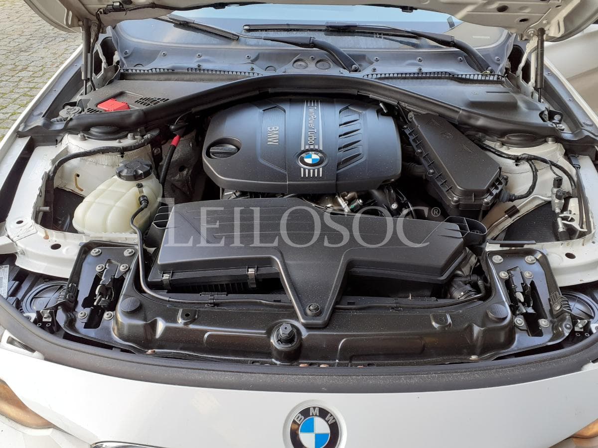 BMW 316 D Touring · Ano 2013 — imagem 17