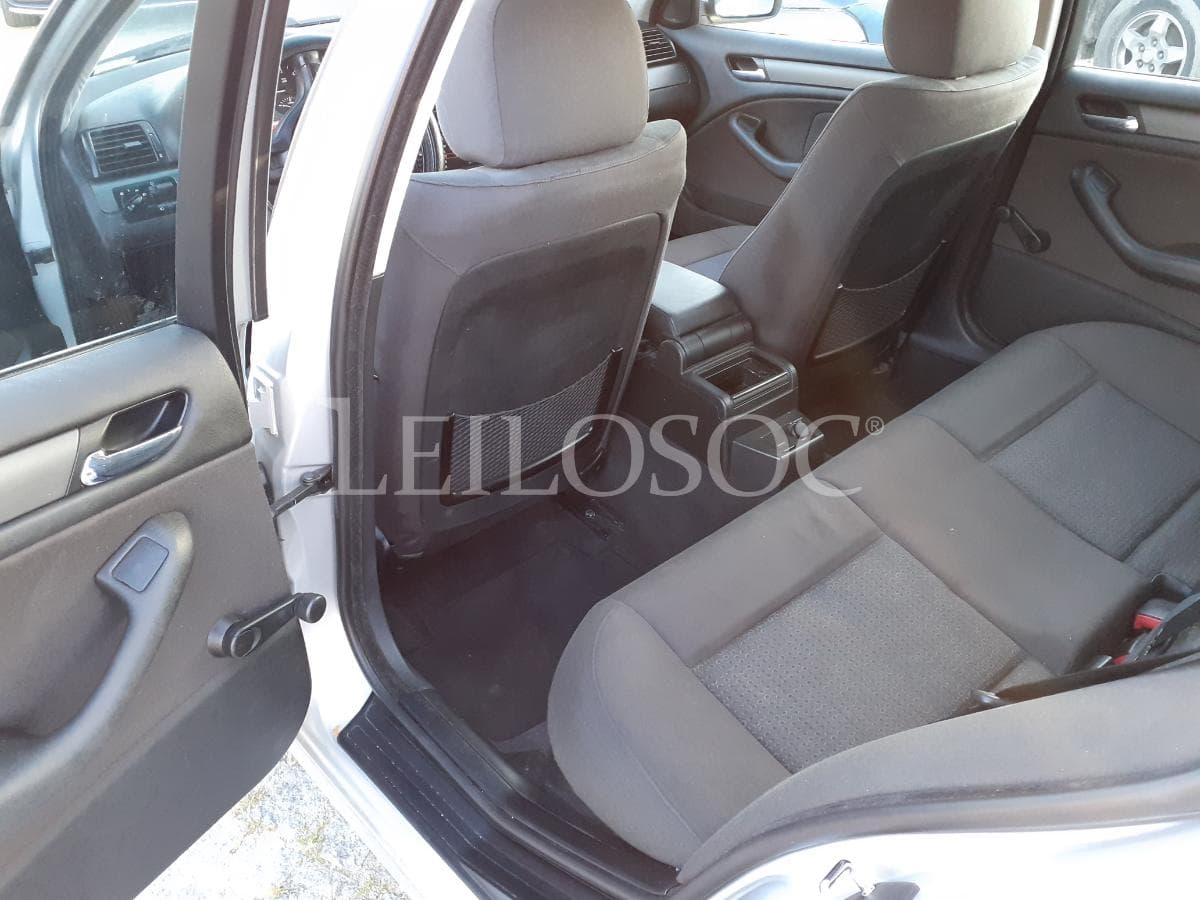 BMW 320 D Touring · Ano 2003 — image 16