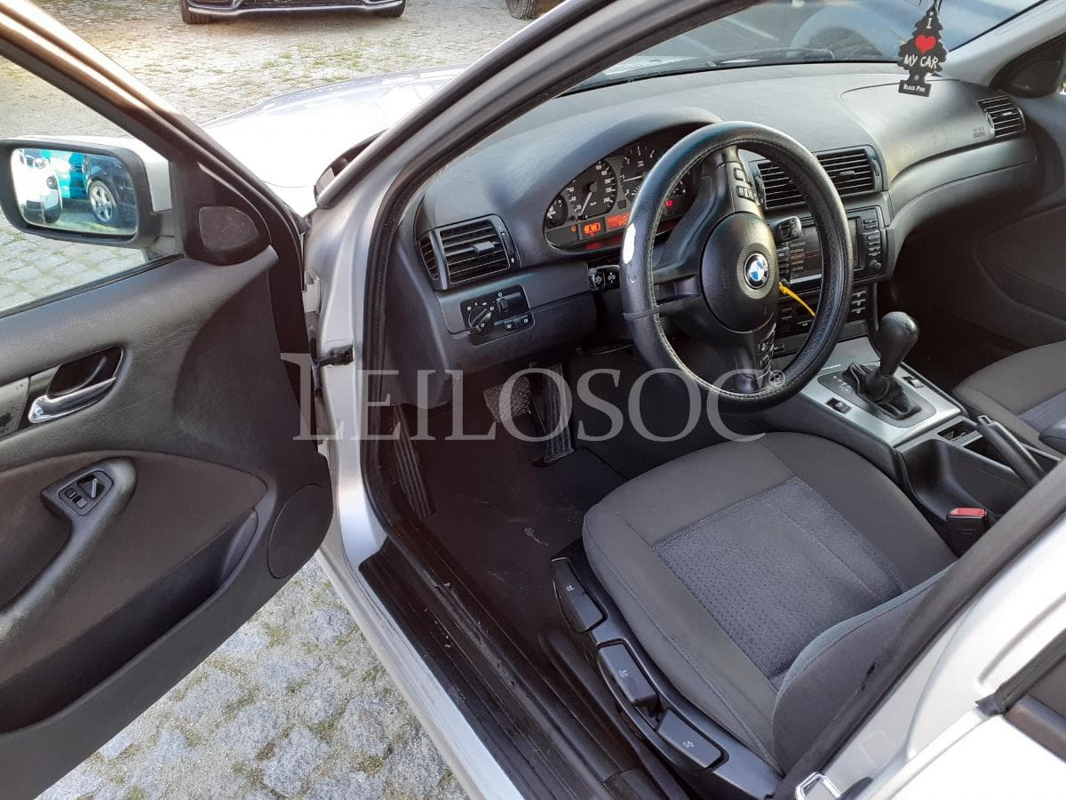 BMW 320 D Touring · Ano 2003 — image 7