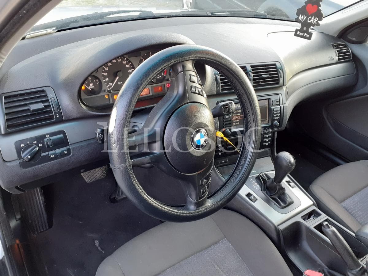 BMW 320 D Touring · Ano 2003 — image 10