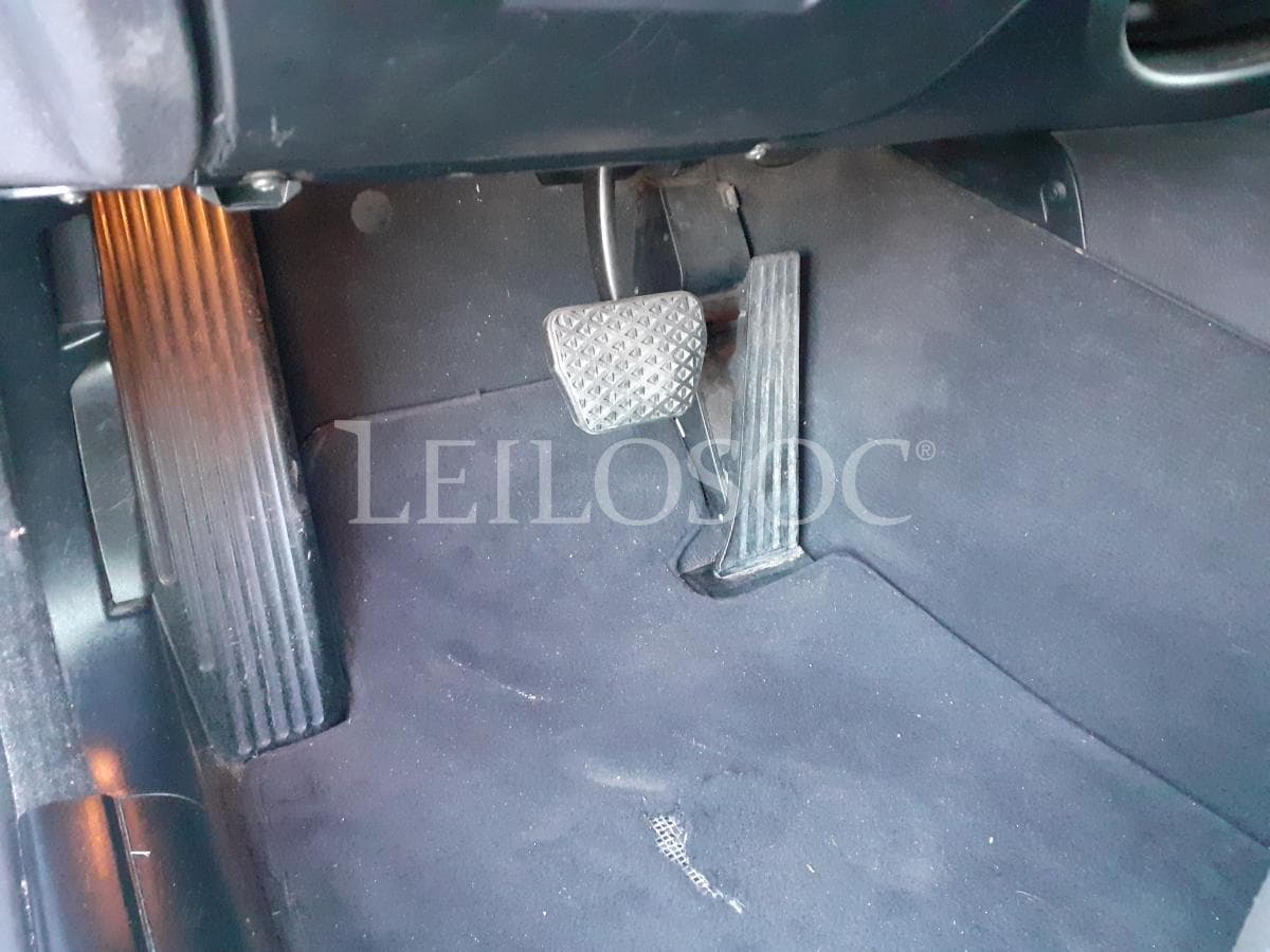BMW 320 D Touring · Ano 2003 — image 8