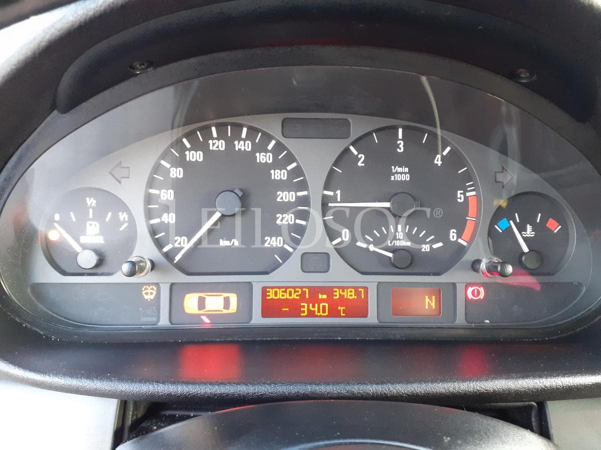 BMW 320 D Touring · Ano 2003 — image 13