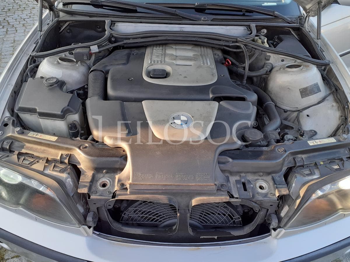 BMW 320 D Touring · Ano 2003 — image 24