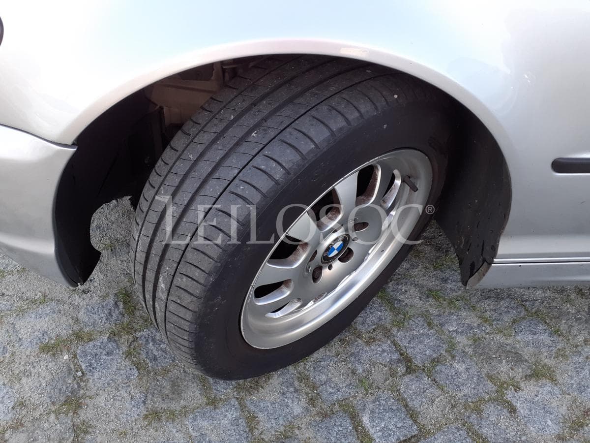 BMW 320 D Touring · Ano 2003 — image 25