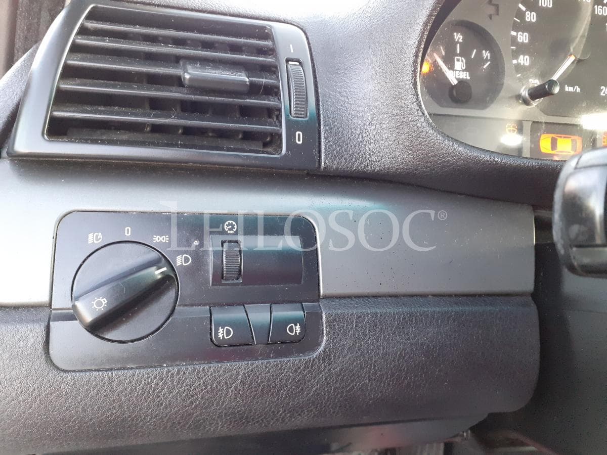 BMW 320 D Touring · Ano 2003 — image 15