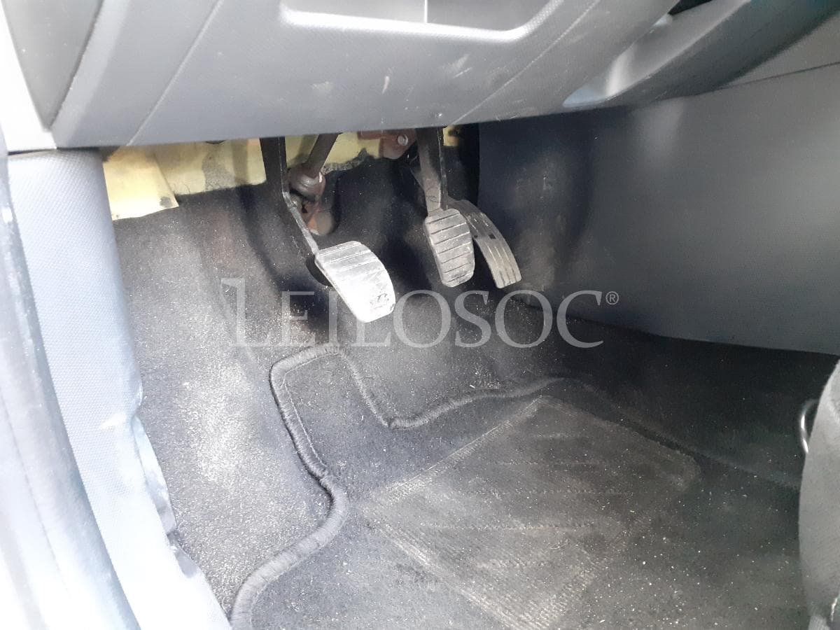 Renault Clio ST 1.5 DCI · Ano 2014 — imagem 8