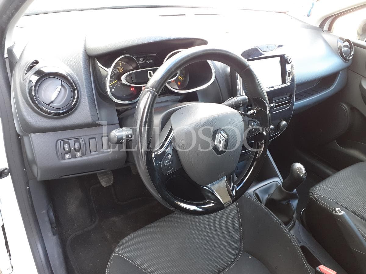 Renault Clio ST 1.5 DCI · Ano 2014 — imagem 10