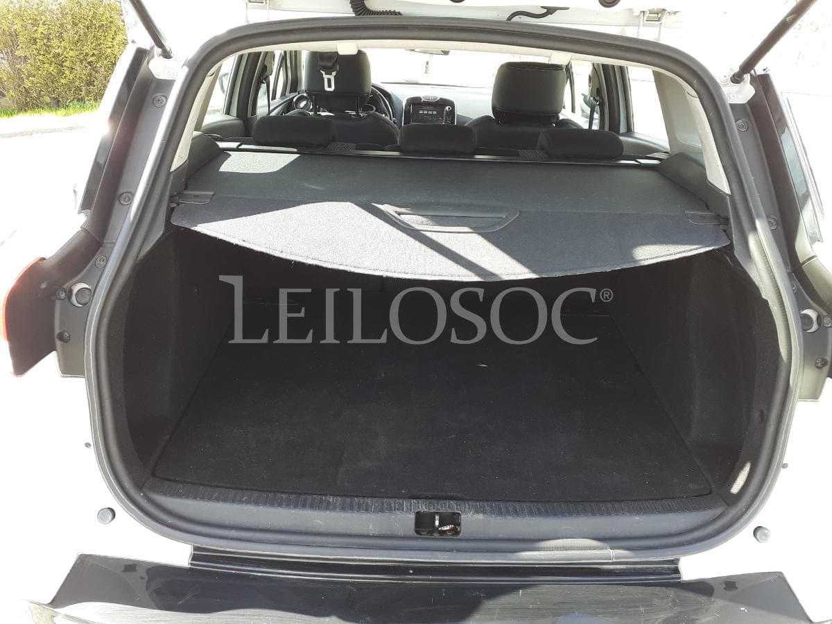 Renault Clio ST 1.5 DCI · Ano 2014 — imagem 16