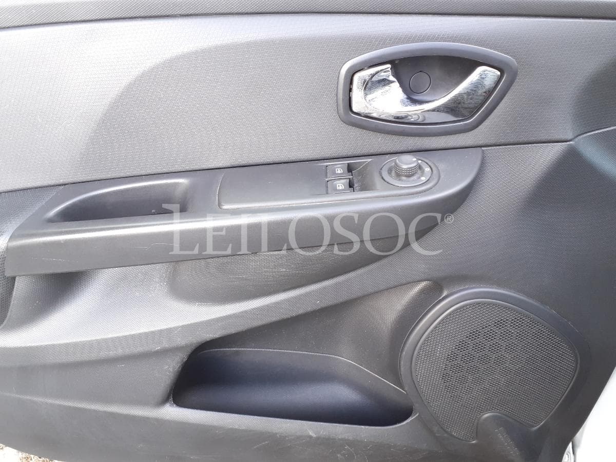 Renault Clio ST 1.5 DCI · Ano 2014 — imagem 9