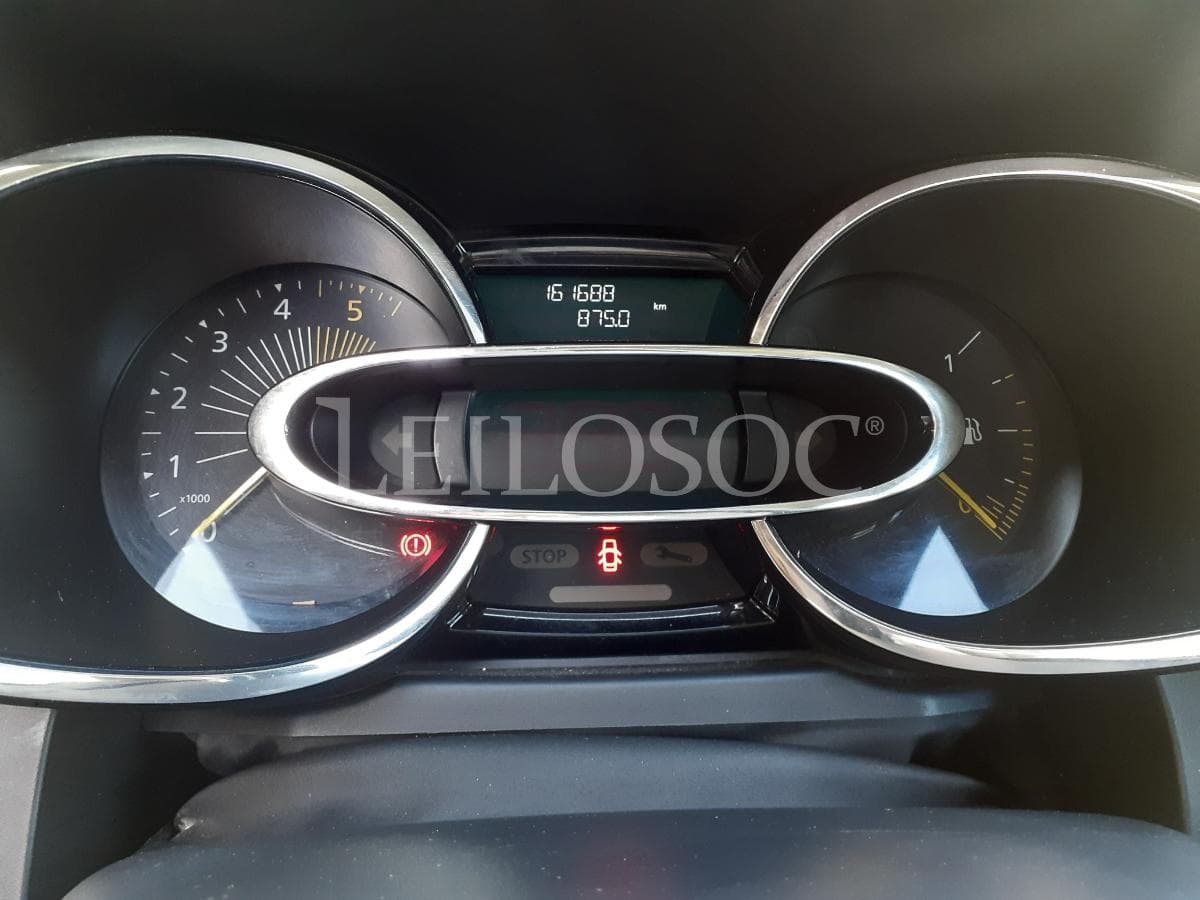 Renault Clio ST 1.5 DCI · Ano 2014 — imagem 13
