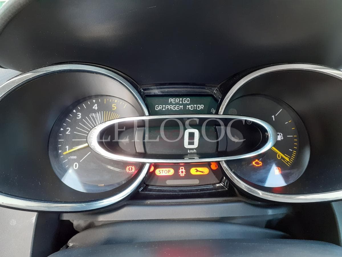 Renault Clio ST 1.5 DCI · Ano 2014 — imagem 14